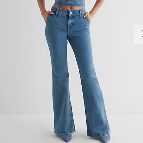 EXPRESS Mid Rise Light Wash 70s Flare Jeans - Picture 1 of 4